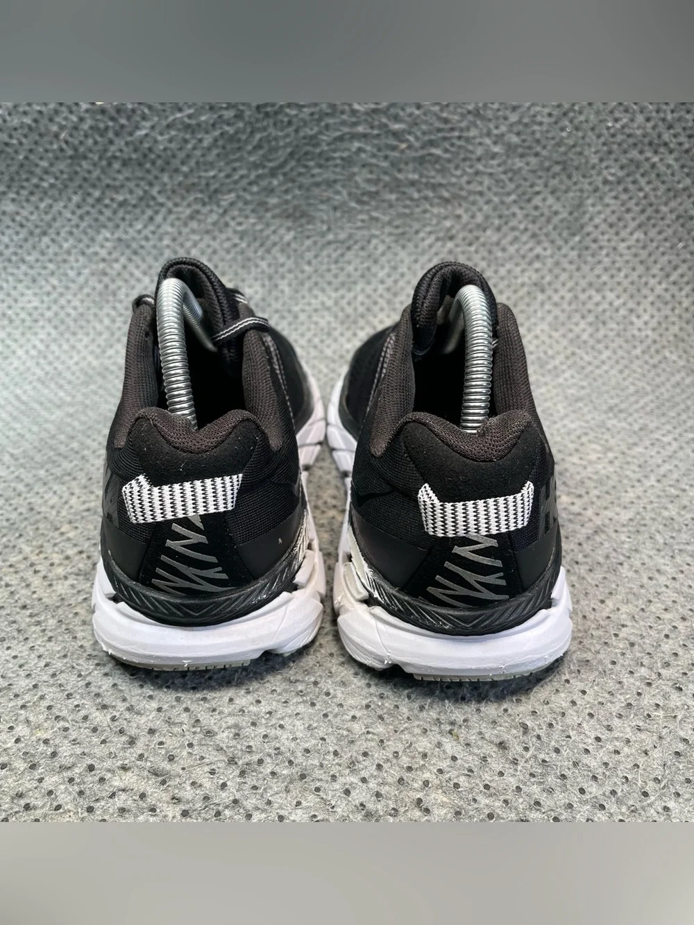 Hoka One One Clifton 6 Black Running Shoes Size 7.5 Women’s